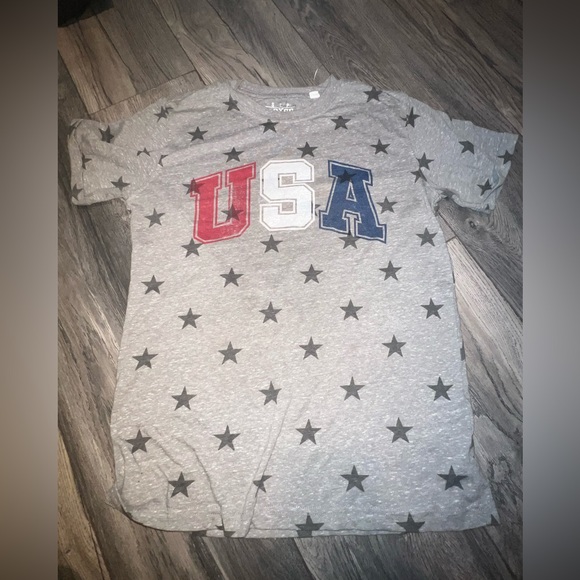 ⚠️🎀BIG $2 SALE!!⚠️🎀 Royce brand tee - Picture 2 of 3